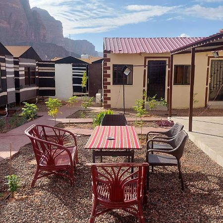 Wadi Rum Oryx Hostel & Tours Экстерьер фото